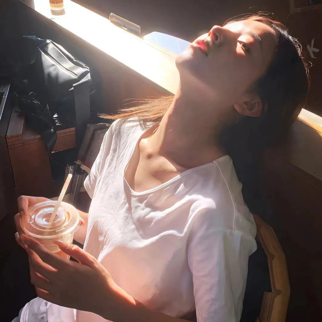 亚历克西纳之谜 封面